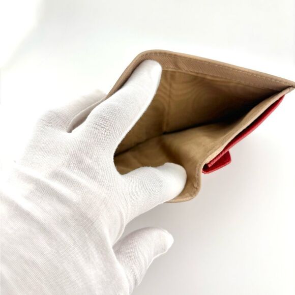 PRADA
Women's Saffiano Bi-Fold Leather Wallet in Cream - comes with box & COA - Picture 12 of 17